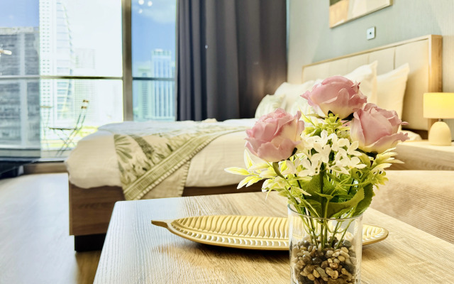 Апартаменты Cosmos Living Spacious Studio With Balcony