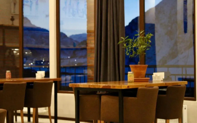 Mountain House Kazbegi Hotel