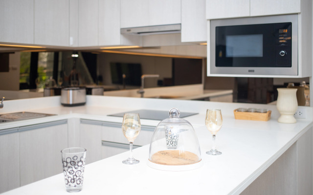 Апартаменты Три спальни с видом на море и озеро