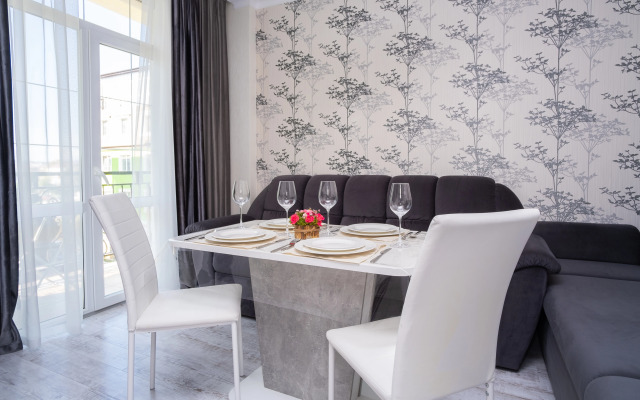 Апартаменты Red Apartments Арт Лайт Сити Апартамент Рафаэль