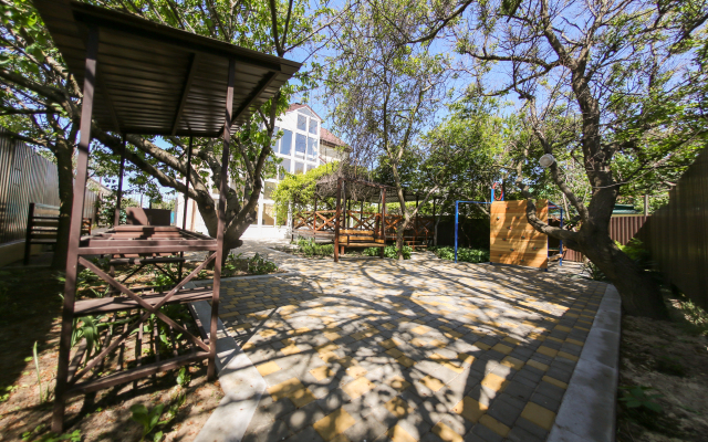Arina Guest house