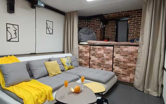 Kino Apartament Na Komsomolskoy Apartments