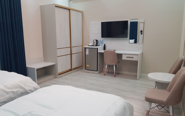 Sharq Hotel