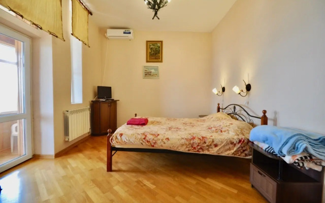 Na Polikurovskoy Ulitse 1 Apartments