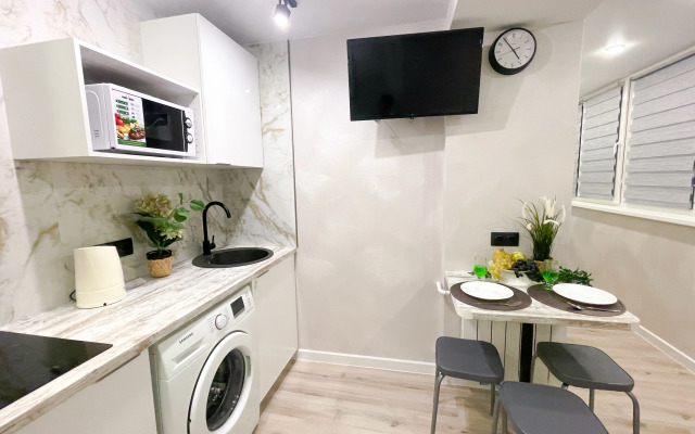 Na Vokzalnoy 1-A Flat