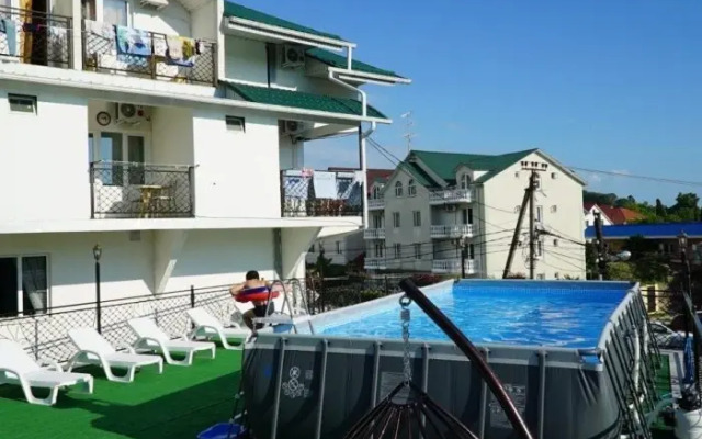 Everest Guest house