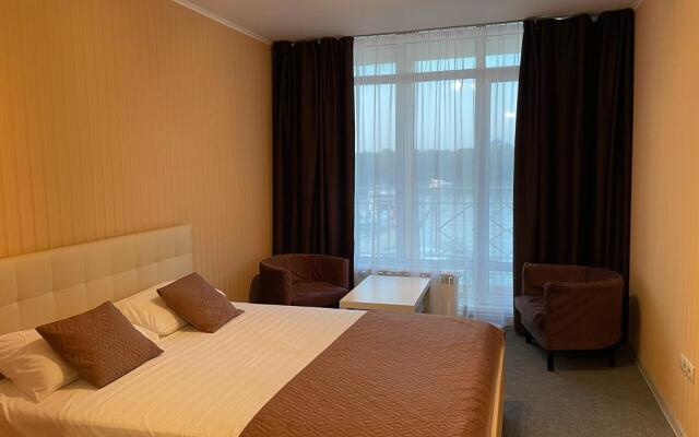 Yacht Club Fregat Hotel