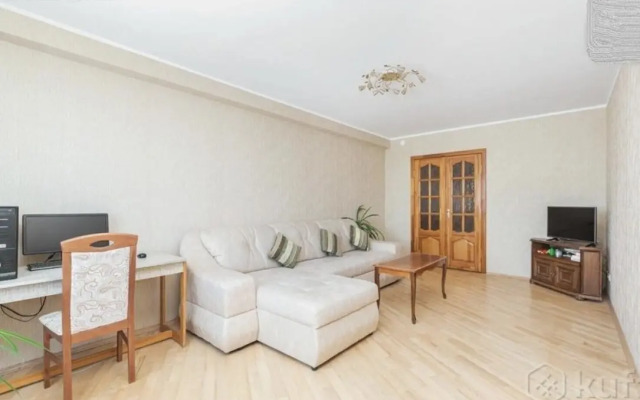 Apartments Trekhkomnatnye Na Ulitse Rafieva