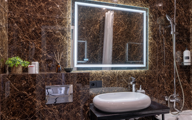 Vozle Kremlya Flat