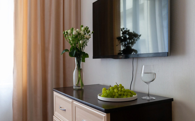 Semejnaya Dvuhkomnatnaya u Zooparka s Gamakom na Lodzhii Flat