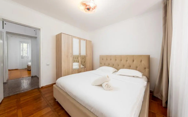 3-K v Tsentre Almaty Flat