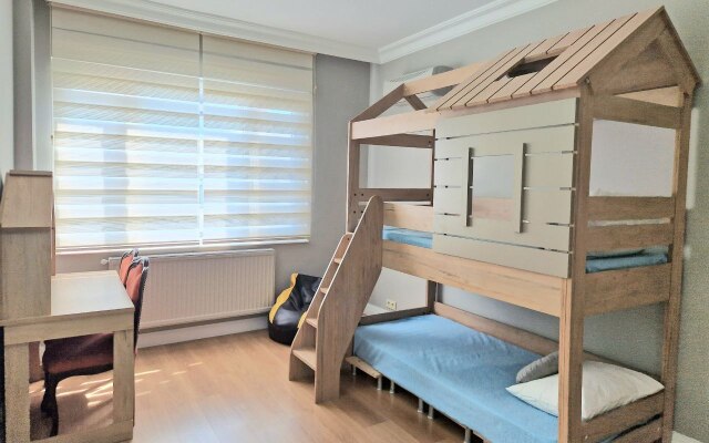 Prostornaya Kvartira Vozle Morya Apartments