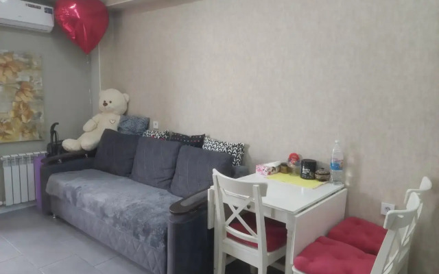 Na Volzhskoy 32a Flat