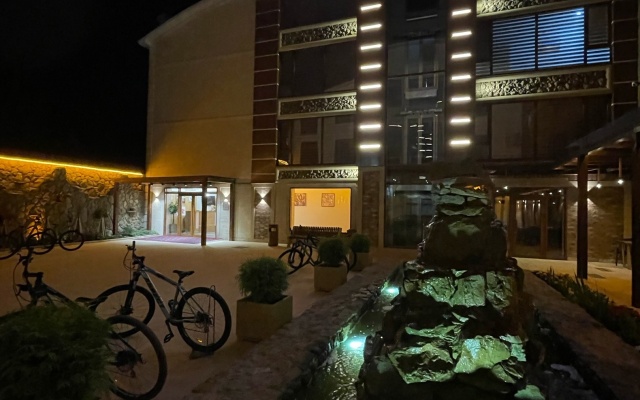 Gold Niyara Hotel
