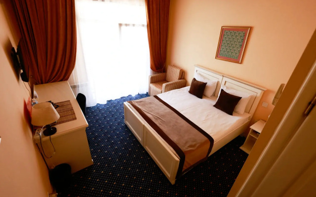 East Legend Hotel