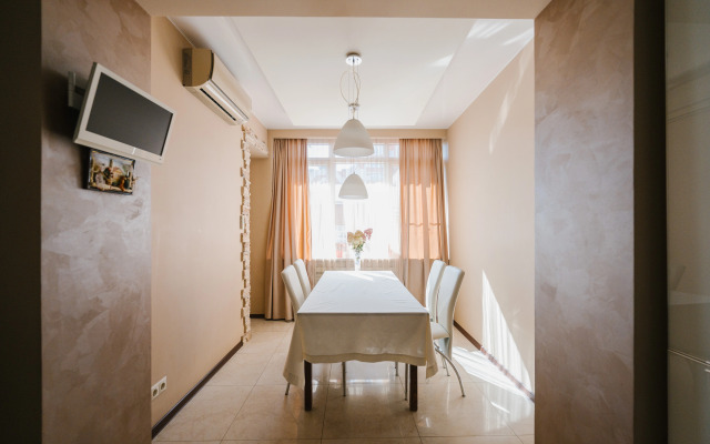 Tishina I Pokoy Flat