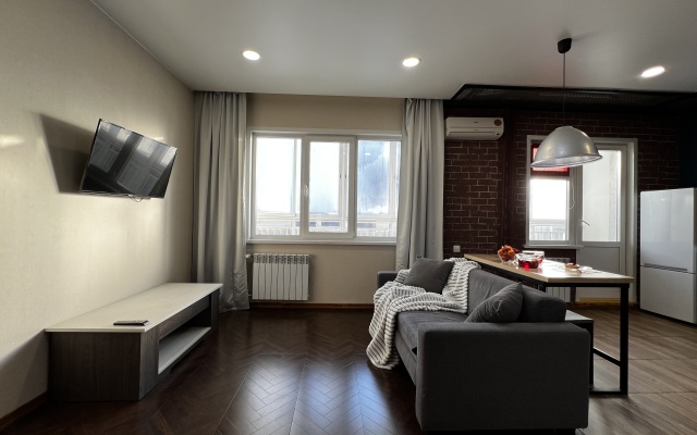 Loft apartament s vidom na reku vozle Akvaparka Flat