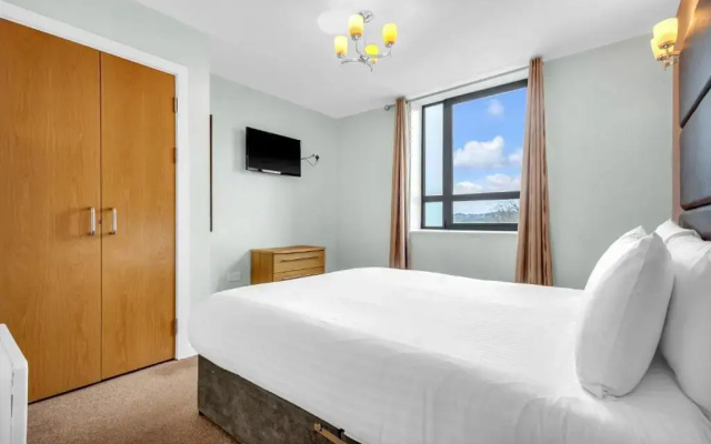Апарт-отель Roomzzz Leeds Headingley