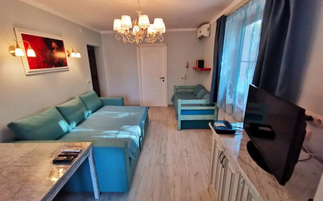 Shikarnaya Odnushka U Morya Flat