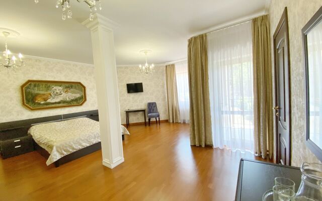 V Kedrovoy Rosche Guest House
