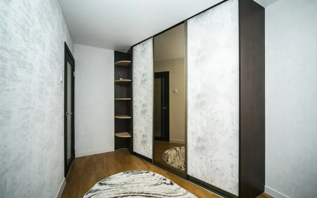 2-Kh Komnatnye Apartamenty Na Kujbysheva Flat