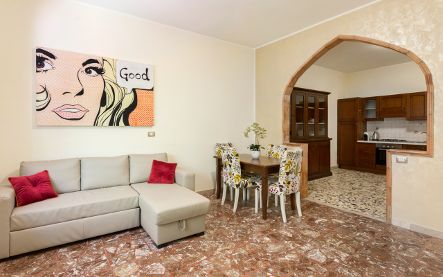 Gloden House Apartments