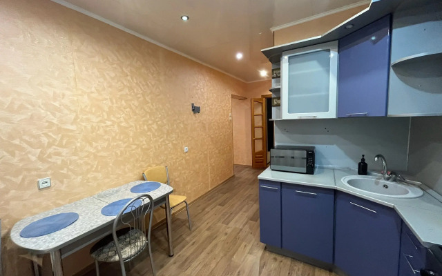Odnokomnatnaya Kvartira V Tsentre Noyabryska Flat