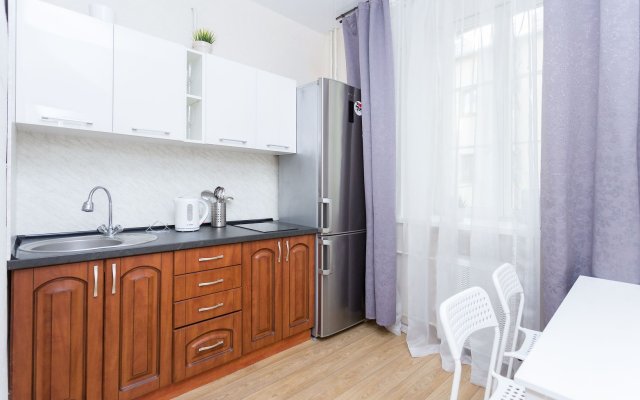 3-bedroom  on Karl Marx Street 21 Center Apartments
