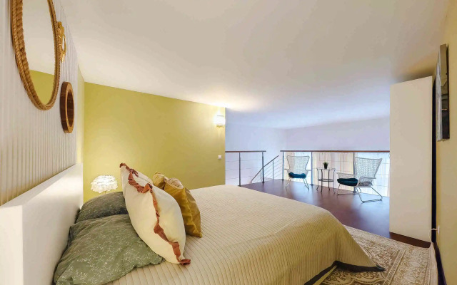 Апартаменты Невский 18 Николь и Мишель 1