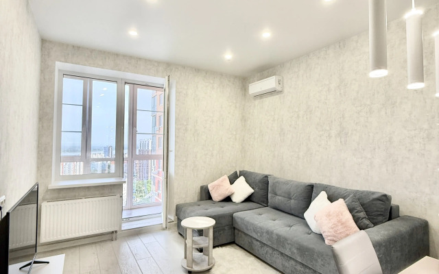 Shikarnaya S Neveroyatnym Vidom Na Volgu I Gorod Flat