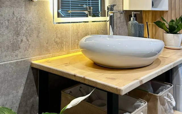 Частный дом DreamVille на Склоне с Чарующим Видом на Лес