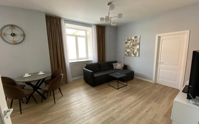 Апартаменты трехкомнатные рядом с набережной