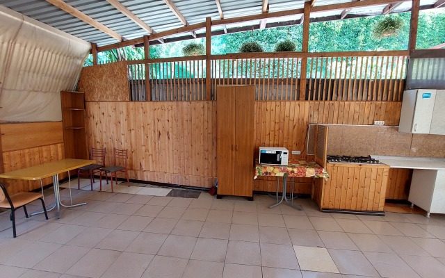 Yuzhny Guest House