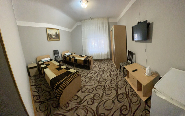 Adamas Hotel