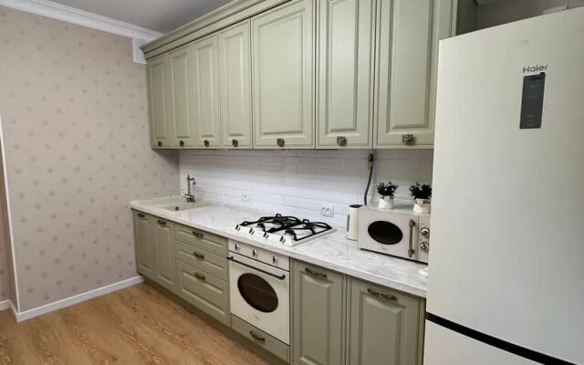 Na Chkalova 37 S Vidom Na Gory Apartment