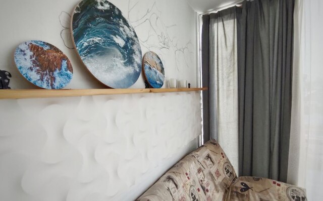 Guru c Laundzh Zonoj na Balkone Flat
