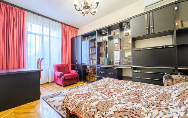 320 m² in the Very Center of Sochi Private House