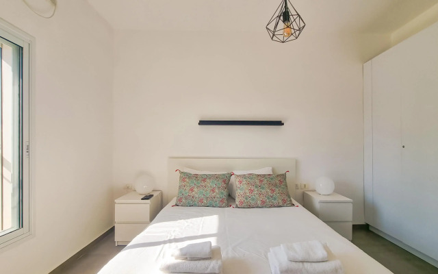 Geula Tulipe Apartments