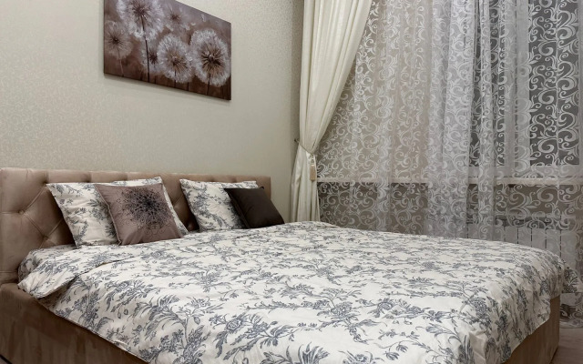 Uyutnaya V Nakhabino S Vysokimi Potolkami I Balkonom Apartments