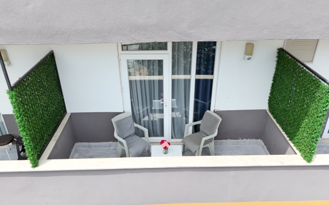 Hillside Apart House Apartment Hotel