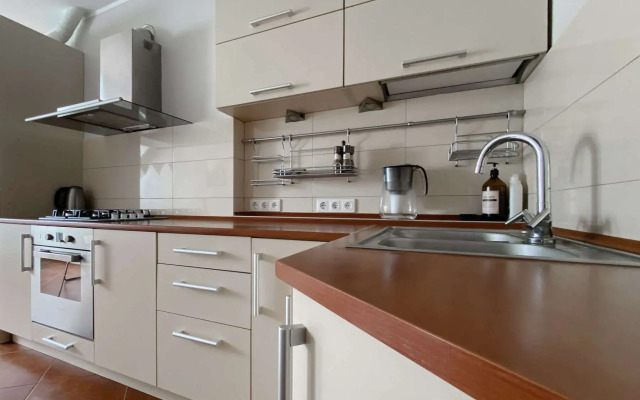 U Stantsii Kutuzovo Novoye Flat