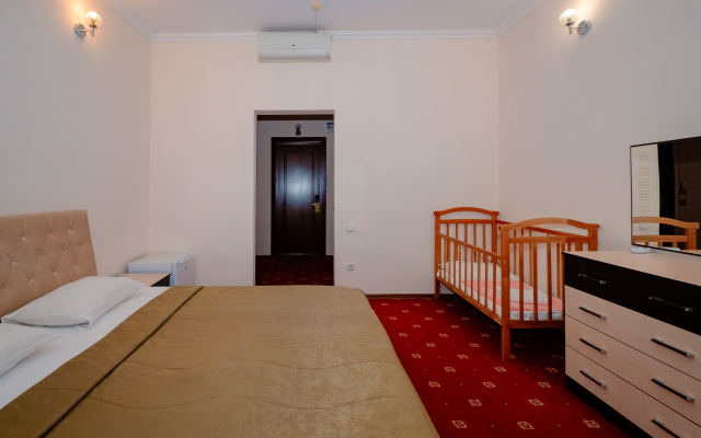 Kiparis Hotel