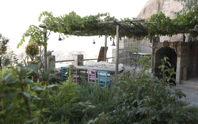 Cappadocia Fairy Chimneys Selfie Cave Hotel