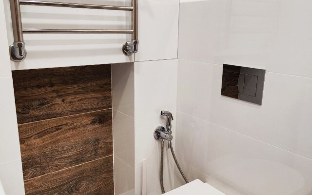 Sovremennaya Komfortnaya Studiya v Svetlykh Tonakh Flat