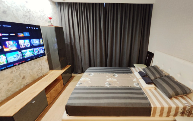 Prostornaya Studiya V Tsentre Goroda Flat