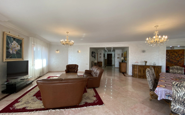 Prostorny  4-Komn. Pentkhaus Na Severnom Prospekte, Hh888 Flat