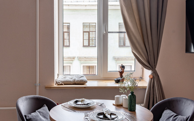 Квартира Яркая студия рядом с Невским Проспектом