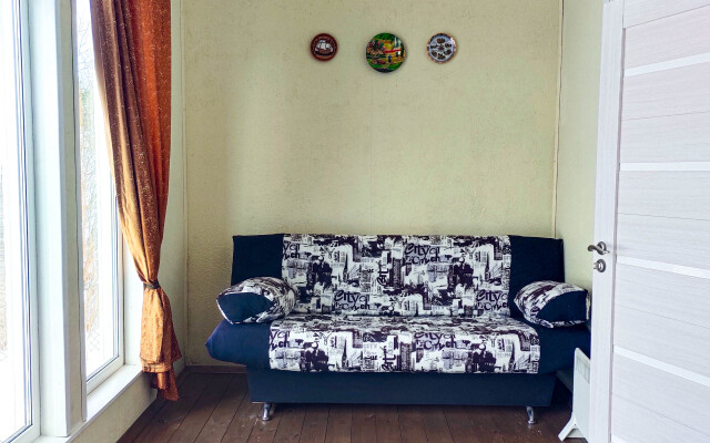 Uyutny Domik s terrasoy Guest House