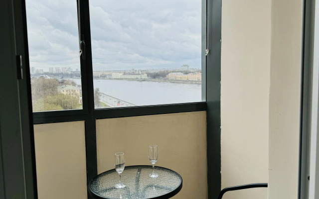 S vidom na Nevu 12 etazh Flat