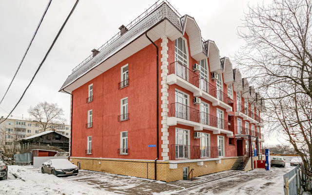 Uyutnaya Sovremennaya Studiya U Tsirka Flat